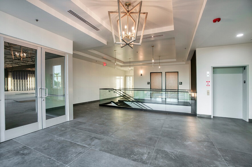 13980 W Avalon Dr, Goodyear, AZ for lease - Interior Photo - Image 3 of 13