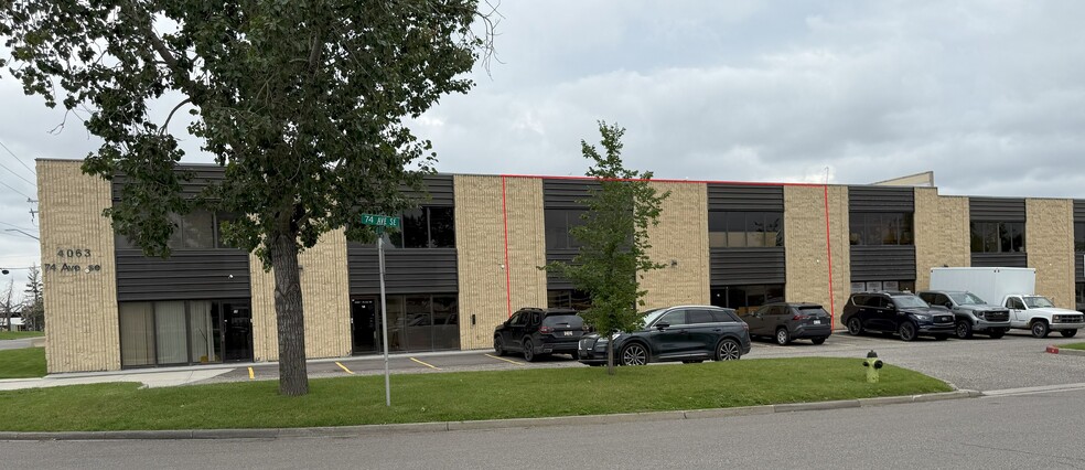 Commercial Condo Units at 4063 74 Ave SE portfolio of 2 properties for sale on LoopNet.ca - Building Photo - Image 1 of 23