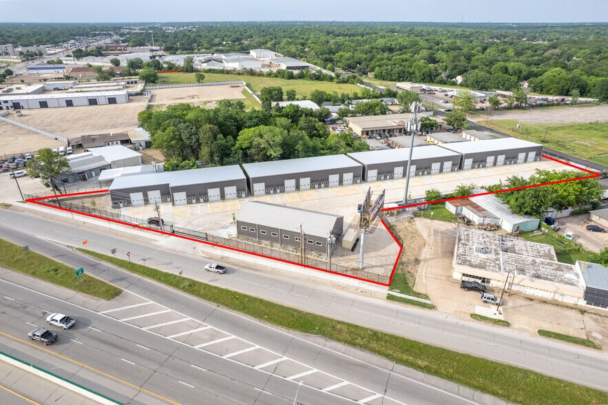 8140 C F Hawn fwy, Dallas, TX à louer - Photo principale - Image 1 de 21