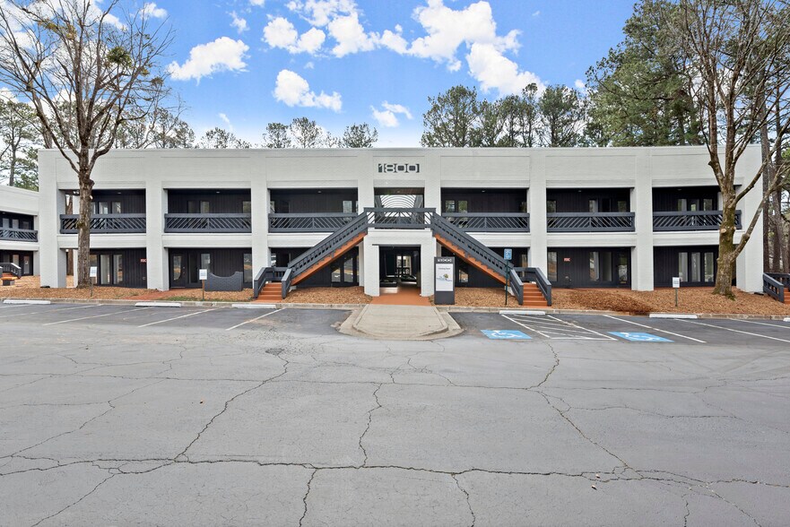 1800 Lake Park Dr SE, Smyrna, GA à vendre - Photo du bâtiment - Image 2 de 4