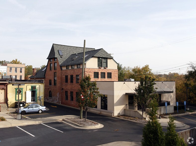 11 W Michigan Ave, Ypsilanti, MI à louer - Photo du bâtiment - Image 2 de 6