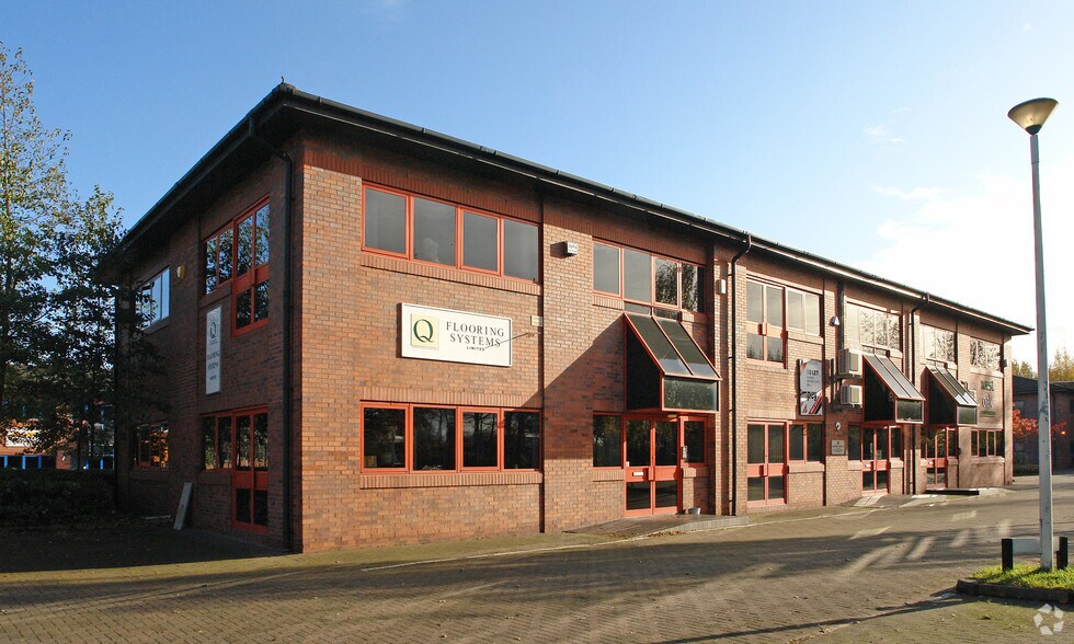 Dairyhouse Ln, Altrincham à louer - Photo du bâtiment - Image 2 de 4