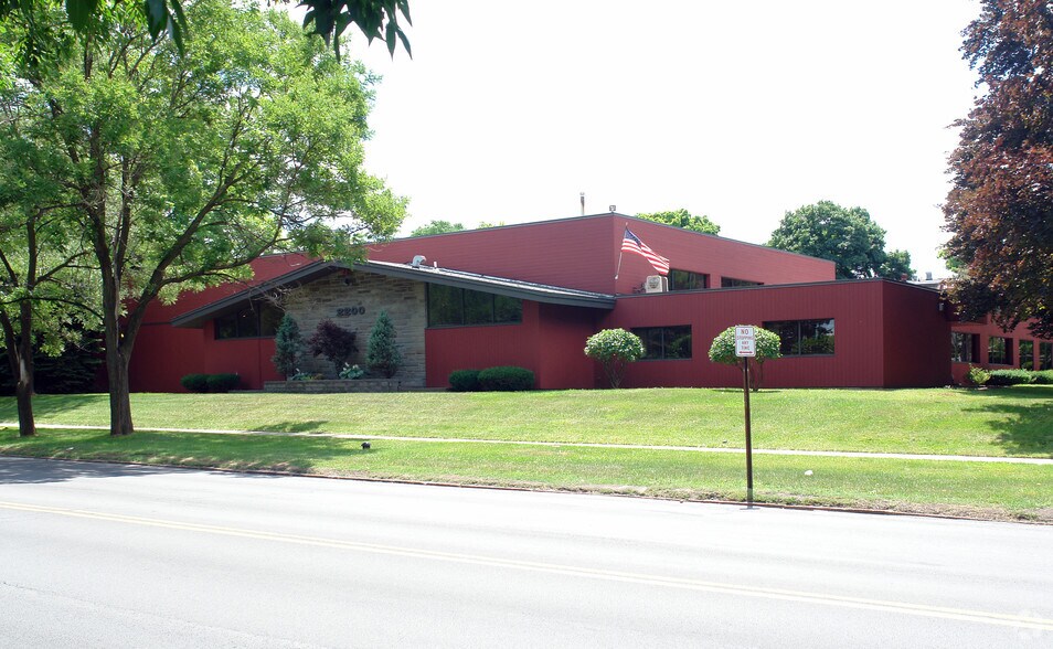 2200 E Genesee St, Syracuse, NY à louer - Photo du bâtiment - Image 2 de 14