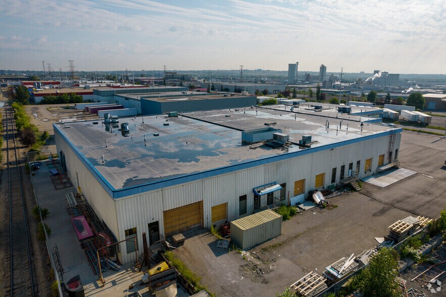 4029 SE 11 St, Calgary, AB à louer - Photo du bâtiment - Image 2 de 5