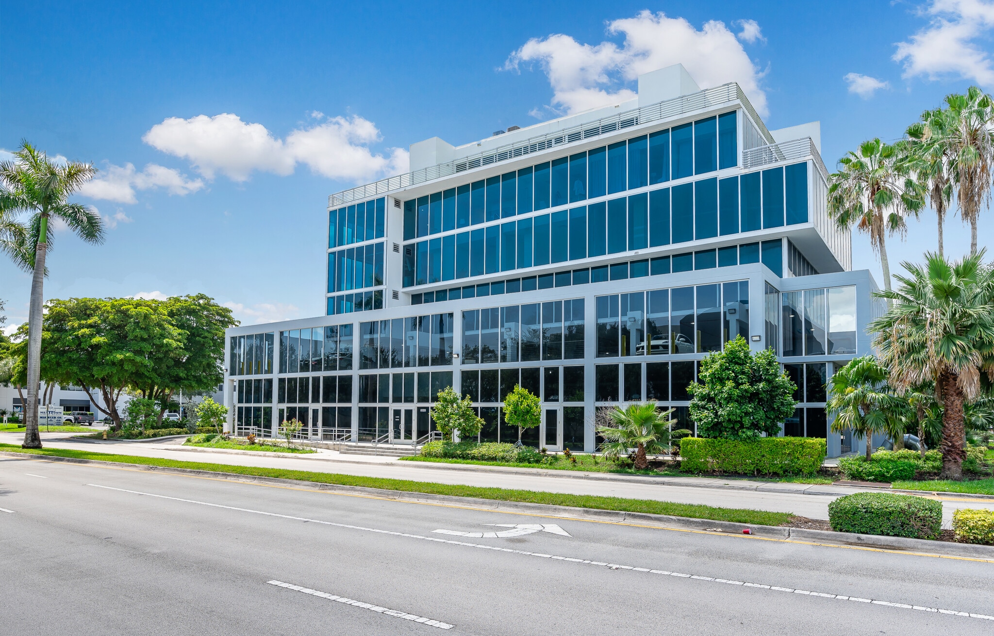 10450 NW 33rd St, Doral, FL for sale Primary Photo- Image 1 of 23