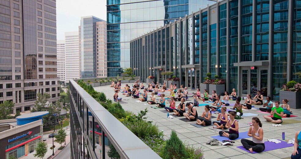 1075 Peachtree St NE, Atlanta, GA à louer - Photo du bâtiment - Image 3 de 16