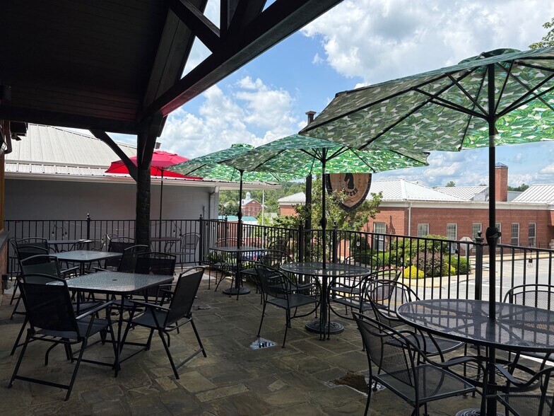 1134 Washington St E, Lewisburg, WV à vendre - Photo du bâtiment - Image 3 de 14