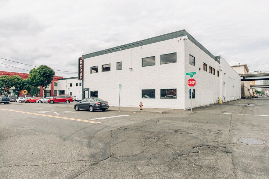 111-115 SE Yamhill St, Portland, OR à louer - Photo du bâtiment - Image 3 de 16