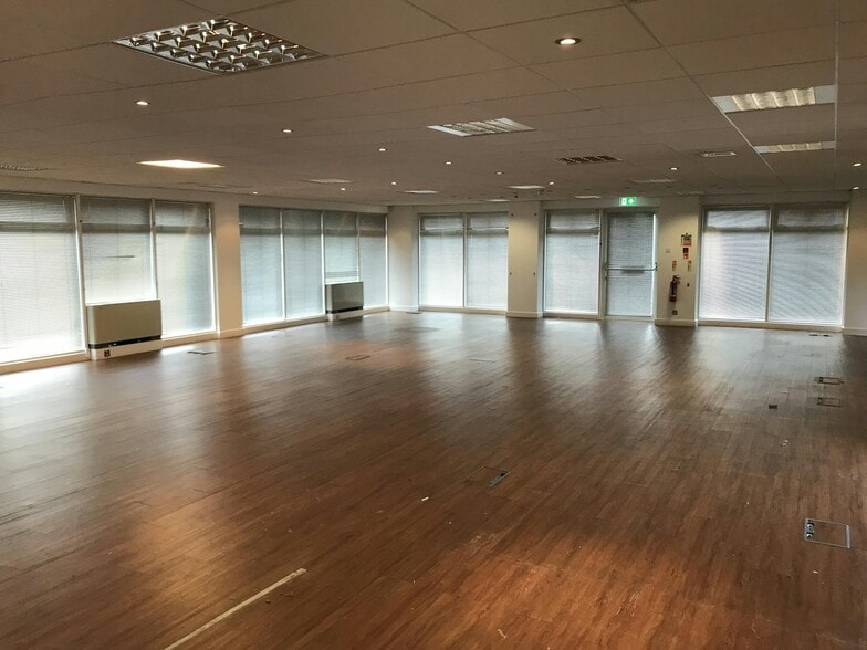 27 Oxford St, Newbury for lease - Interior Photo - Image 3 of 12