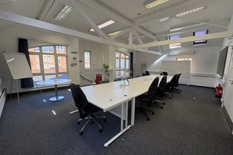 104 Gloucester Green, Oxford for lease Interior Photo- Image 1 of 9