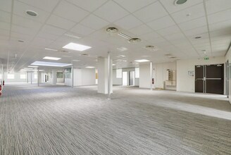 21/23 Rue Du Petit Albi, Cergy for lease Interior Photo- Image 1 of 9