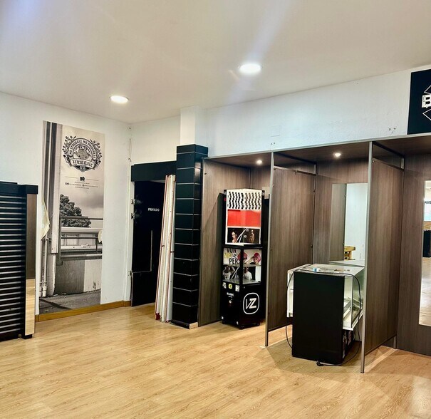 Commerce de détail dans Cáceres, Cáceres à louer - Photo du bâtiment - Image 2 de 20