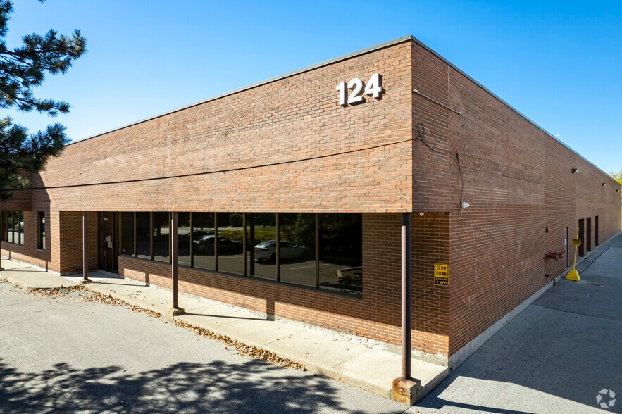 124 Milner Ave, Toronto, ON à louer - Photo du bâtiment - Image 2 de 3
