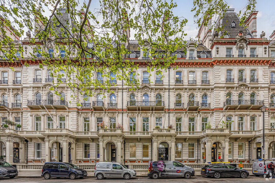 12-18 Grosvenor Gdns, Londres à louer - Photo du bâtiment - Image 1 de 15