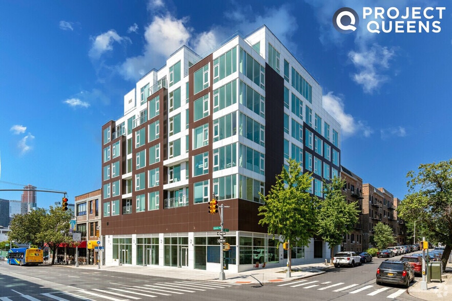 39-11 Queens Blvd, Long Island City, NY à louer - Photo du bâtiment - Image 1 de 5