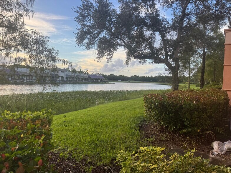 2233 Commerce Pky, Weston, FL à vendre - Photo du bâtiment - Image 2 de 25