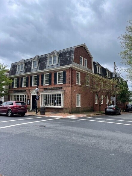 222 Delaware St, New Castle, DE à louer - Photo du bâtiment - Image 2 de 10
