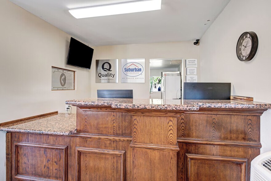 1120 E Main St, Cortez, CO à vendre - Photo du bâtiment - Image 3 de 15