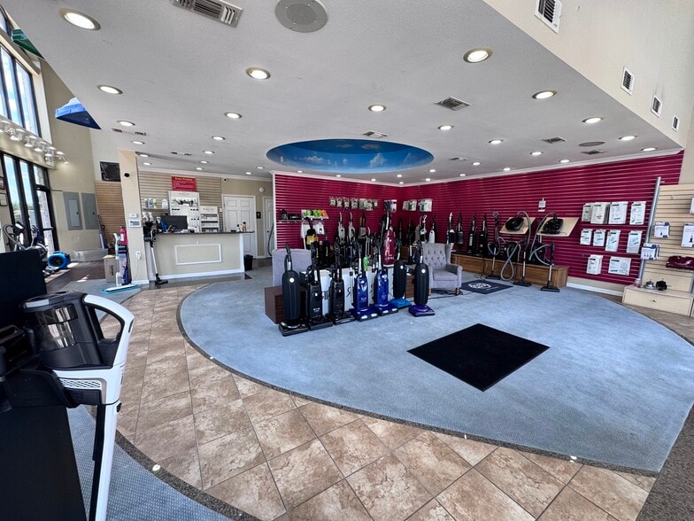 5101 Davis Blvd, North Richland Hills, TX for sale - Interior Photo - Image 2 of 18