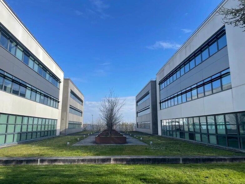 5-7 Impasse Serge Reggiani, Saint-Herblain à louer - Photo du bâtiment - Image 1 de 13