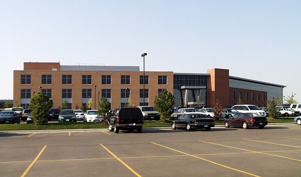 1555 Promontory Cir, Greeley, CO à louer - Photo du bâtiment - Image 2 de 4