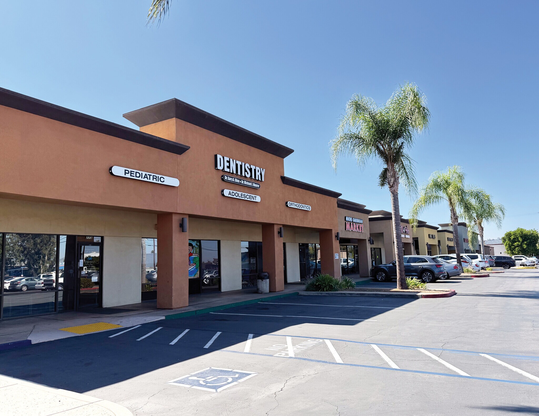 701-777 Broadway, El Cajon, CA à louer Photo principale- Image 1 de 9