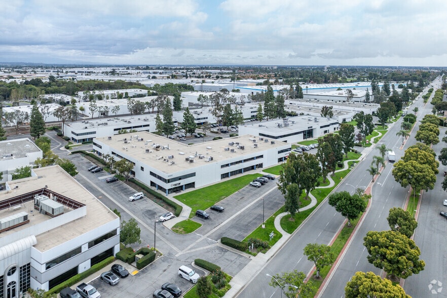 10400 Pioneer Blvd, Santa Fe Springs, CA à louer - Aérien - Image 2 de 5