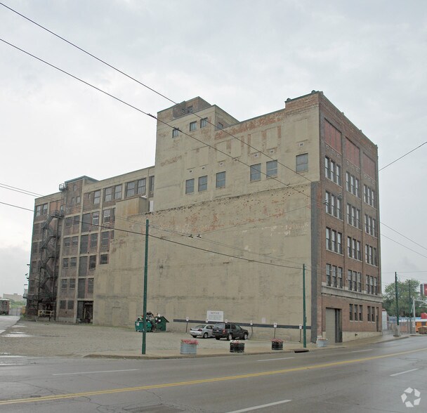 114 Wayne Ave, Dayton, OH à vendre - Photo du bâtiment - Image 2 de 2