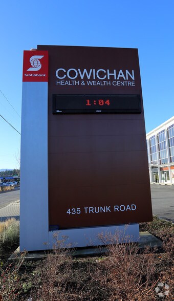 435 Trunk Rd, Duncan, BC à louer - Photo du bâtiment - Image 3 de 4