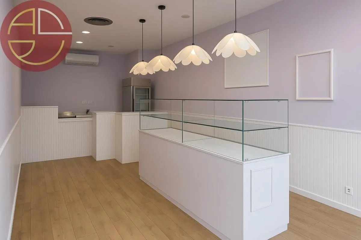 Retail in Toulouse for lease Interior Photo- Image 1 of 5