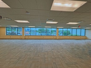 8701 W Dodge Rd, Omaha, NE for lease Building Photo- Image 2 of 8