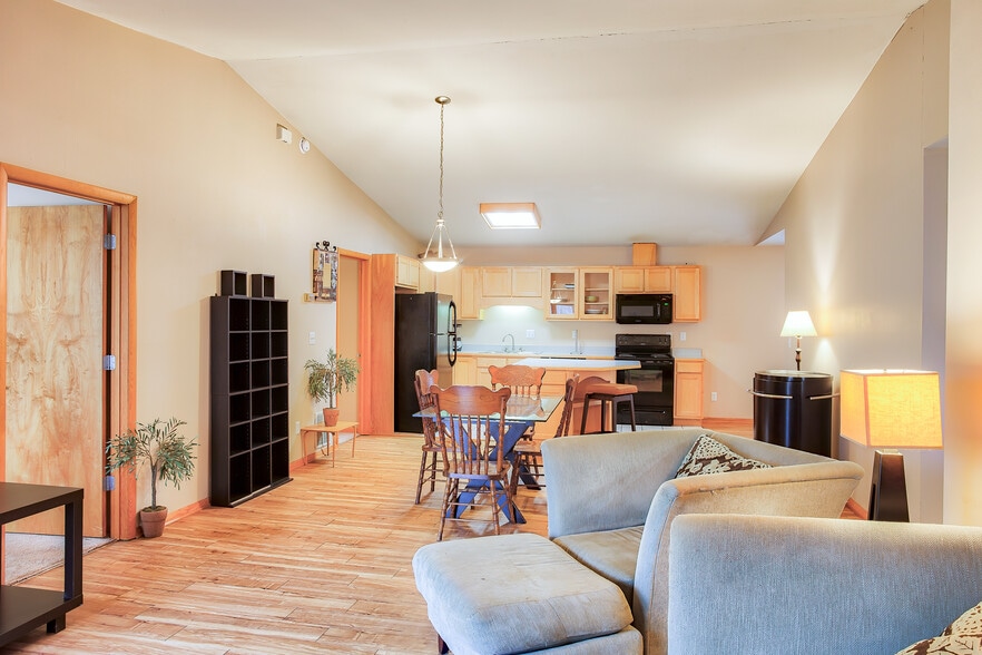 1533 Arbors Ln, Bloomington, IN à vendre - Photo du bâtiment - Image 3 de 55