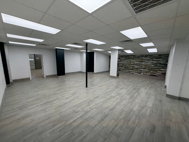 505 W Hwy 90, Castroville, TX à louer - Photo du bâtiment - Image 2 de 10