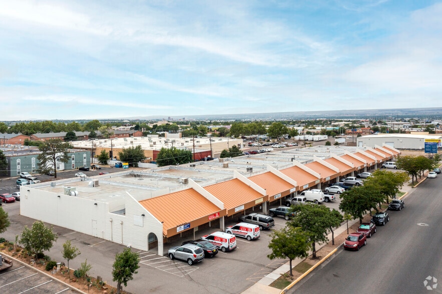 5600 McLeod Rd NE, Albuquerque, NM à louer - Aérien - Image 2 de 7