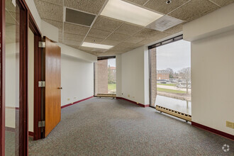 1440 Renaissance Dr, Park Ridge, IL for lease Interior Photo- Image 2 of 3