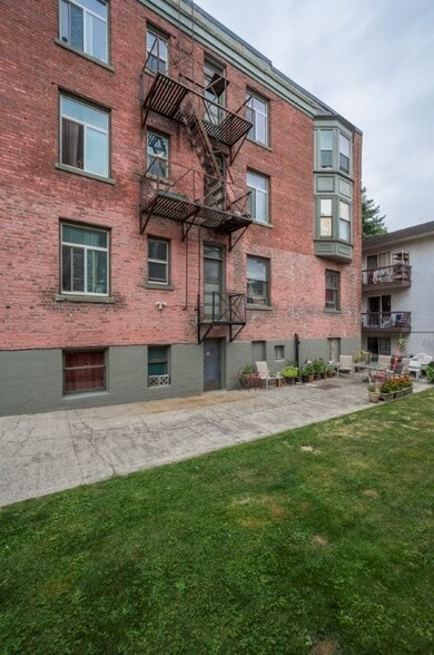 2404 Guelph St, Vancouver, BC for sale - Building Photo - Image 2 of 6