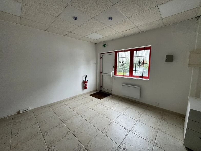 Flex in SAINT-OUEN-L'AUMONE for lease - Interior Photo - Image 3 of 12