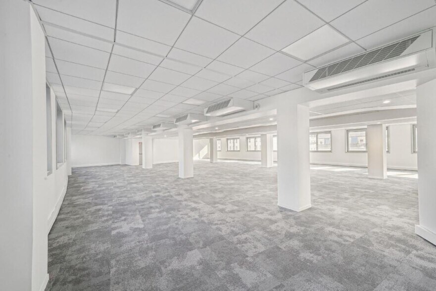 Office in Lyon for lease - Interior Photo - Image 2 of 9