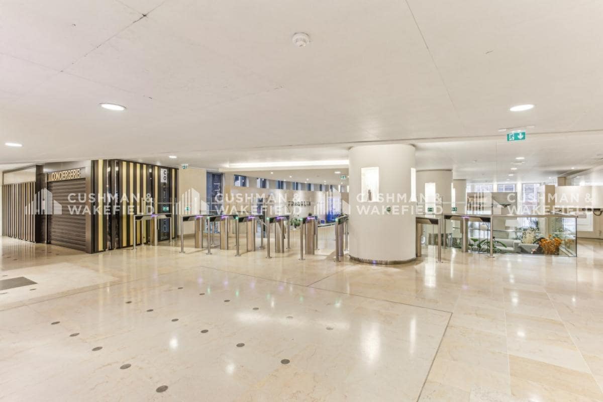 Office in Puteaux for sale Lobby- Image 1 of 9