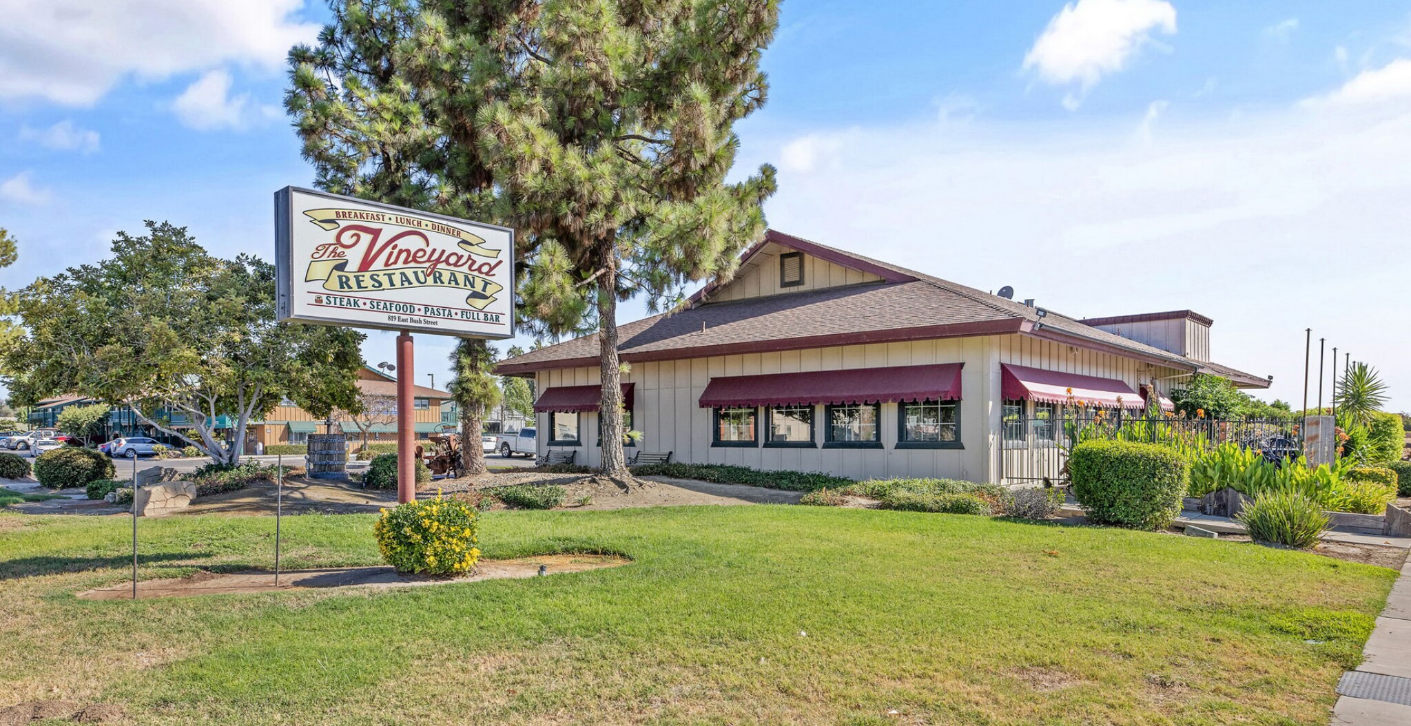 819 E Bush St, Lemoore, CA à vendre Photo du bâtiment- Image 1 de 1