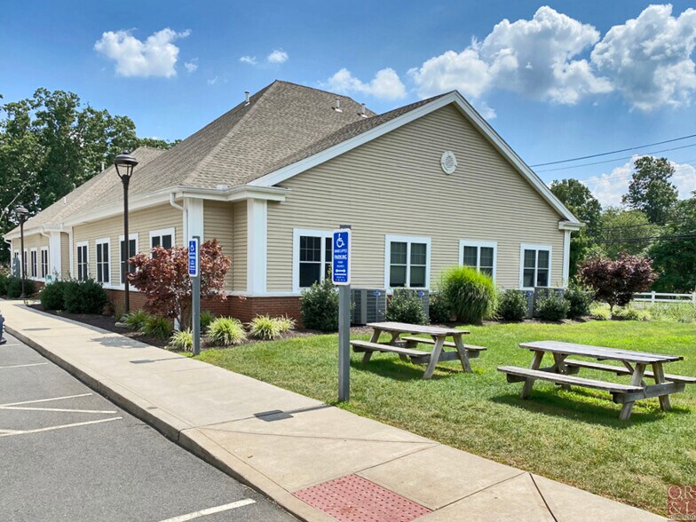 19 Kensington Ln, Rocky Hill, CT à louer - Photo du bâtiment - Image 3 de 3