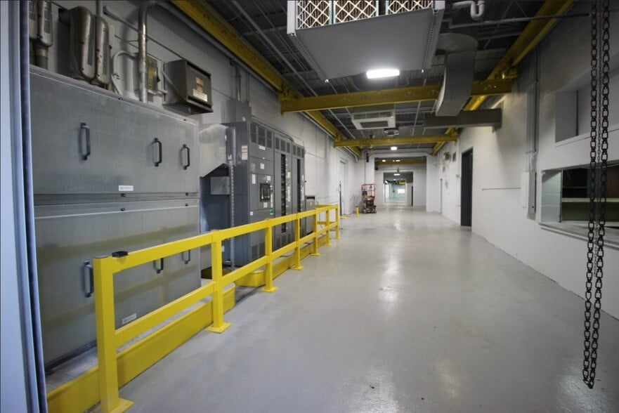 1390 Mt Read Blvd, Rochester, NY for lease - Building Photo - Image 2 of 33