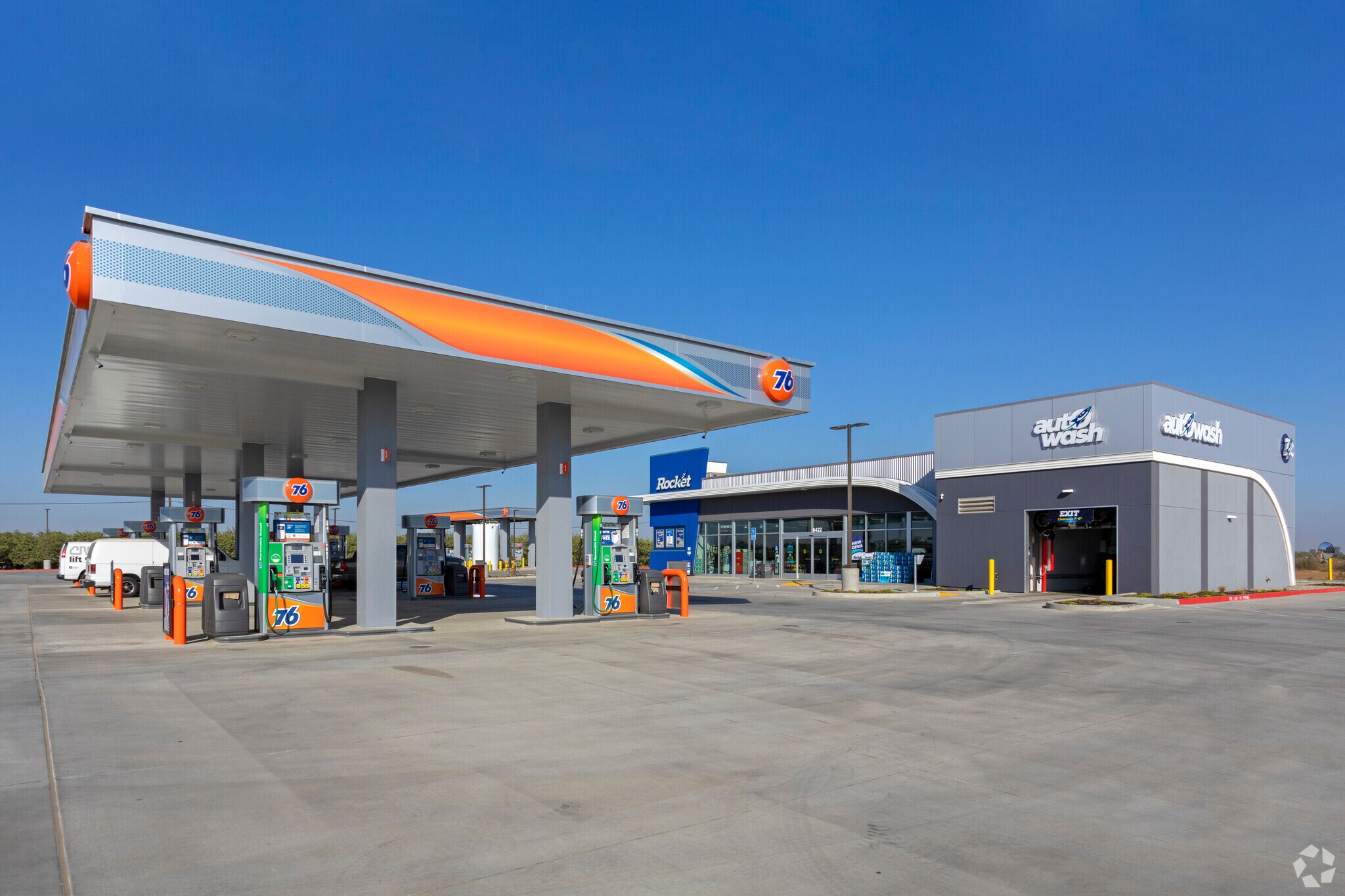 6422 Betty Dr, Visalia, CA à vendre Photo principale- Image 1 de 5