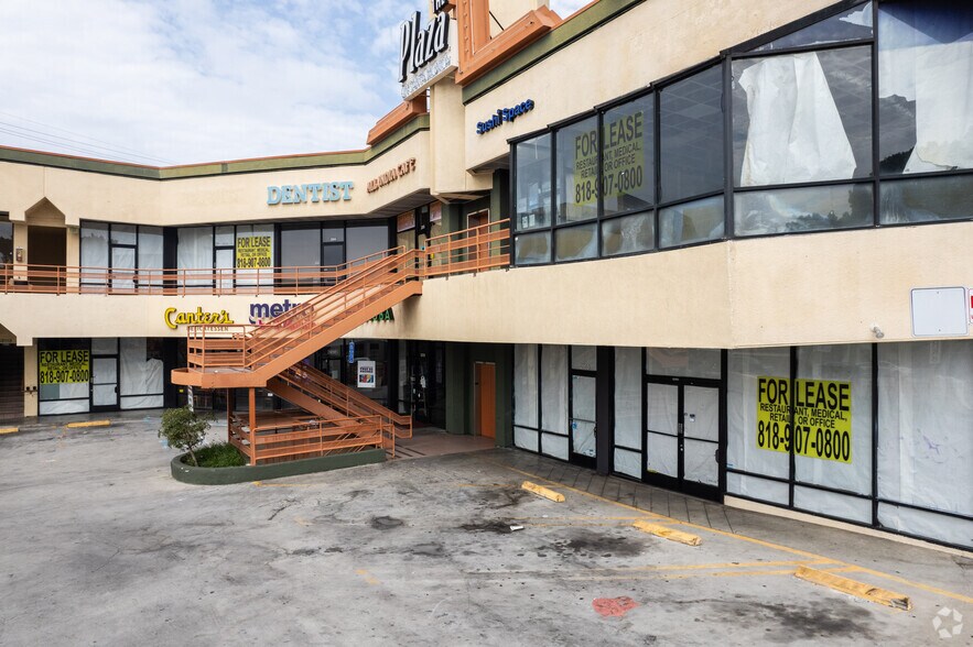 12101-12117 Santa Monica Blvd, Los Angeles, CA à louer - Photo du bâtiment - Image 3 de 4