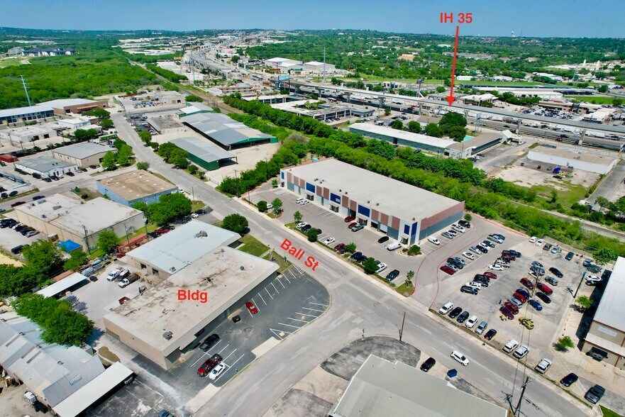 9707 Ball St, San Antonio, TX à louer - Photo du bâtiment - Image 2 de 7