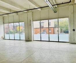 950 Dupont St, Toronto, ON à louer Photo intérieure- Image 1 de 5