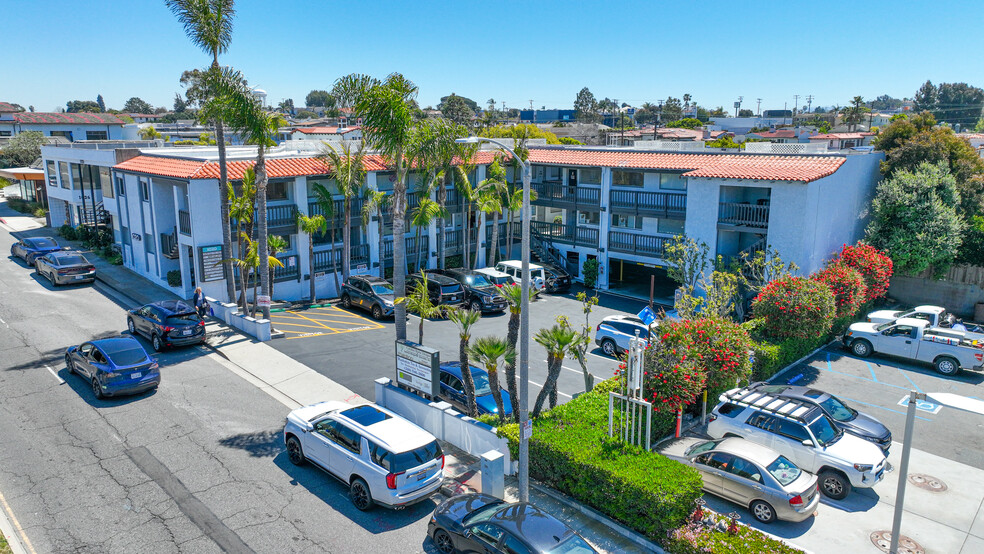 1020 Manhattan Beach Blvd, Manhattan Beach, CA à vendre - Photo principale - Image 1 de 1