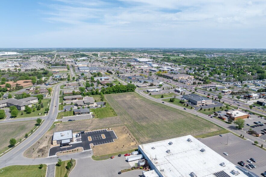 Lot 1 Block 2 Elwin Addition No. 2, Mankato, MN for sale - Aerial - Image 1 of 3