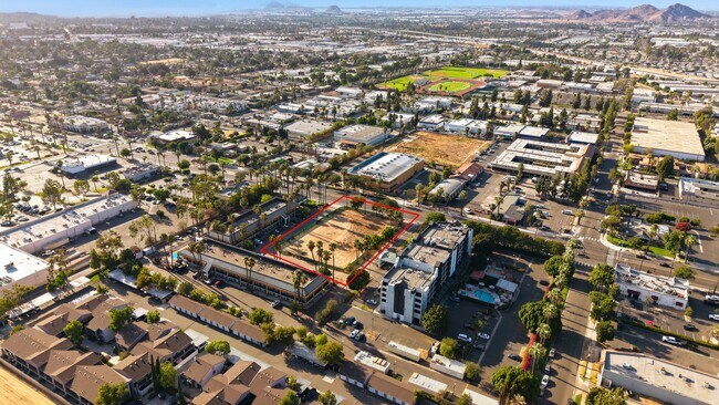 Plus de détails pour 1550 University Ave, Riverside, CA - Terrain à vendre