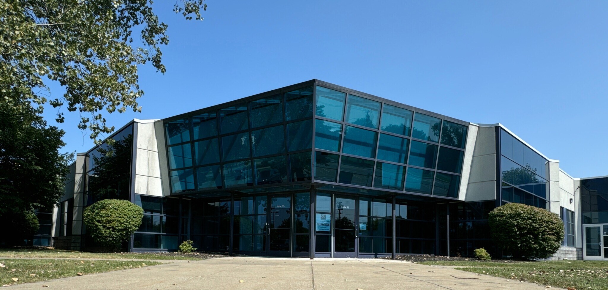 25 Northpointe Pky, Amherst, NY à louer Photo du bâtiment- Image 1 de 2